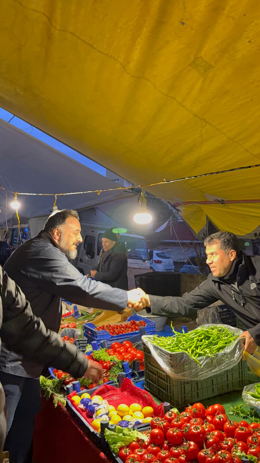 Esenkent Mahallesi Pazarcı Esnafı ve Vatandaşlarla Temas